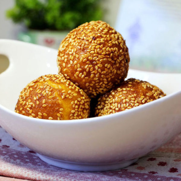Chinese Sesame Balls With Red Bean Paste