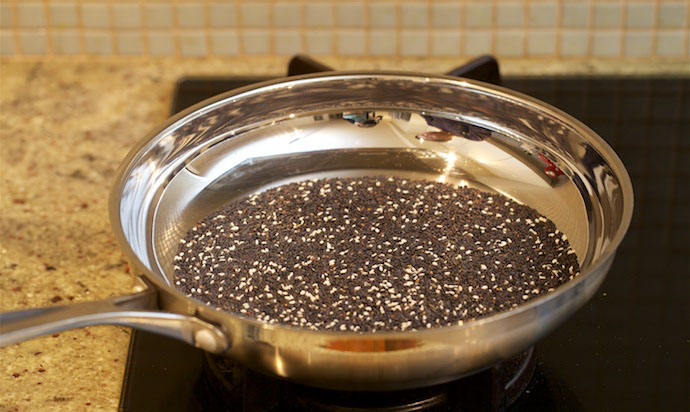 How to Make Black Sesame Sauce step1