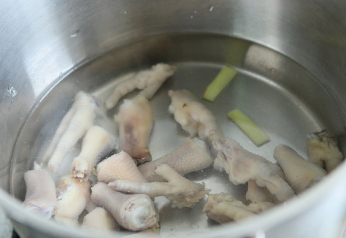 chicken feet soup step4