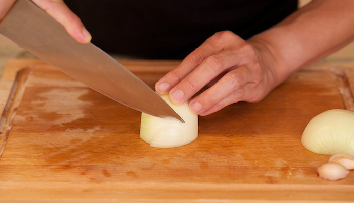 how to cut onion step1