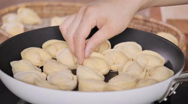 pan fried dumpling step1