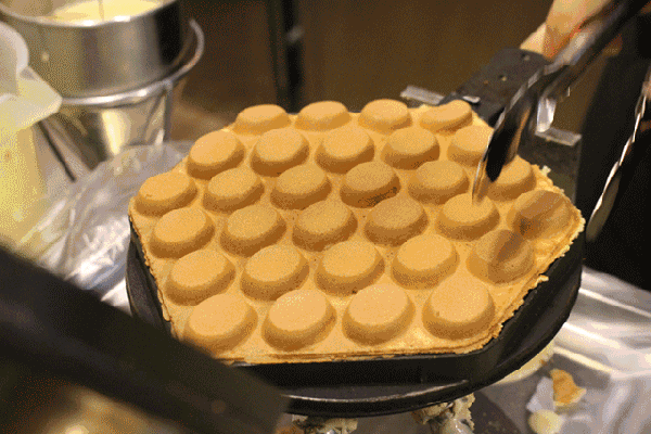 turn over the Egg Waffle