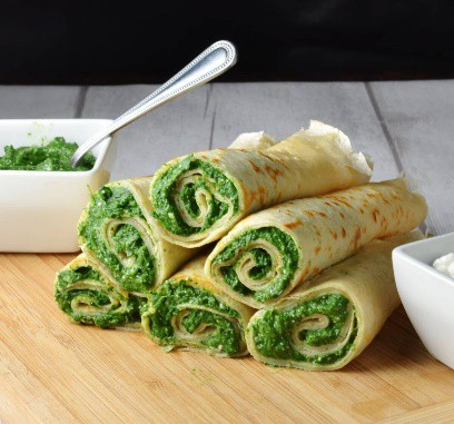 Crepes with spinach and cheese filling