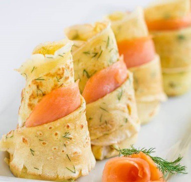 dill crepes with smoked salmon