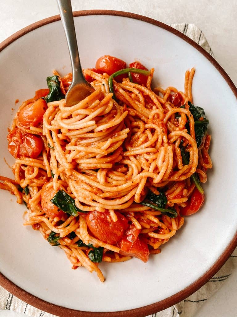 Easy roasted tomato and garlic spaghetti