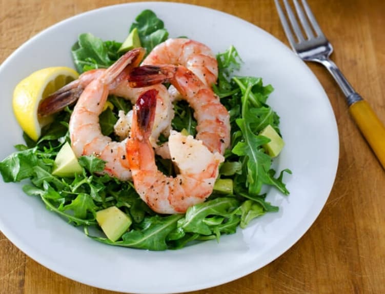 Shrimp and arugula salad