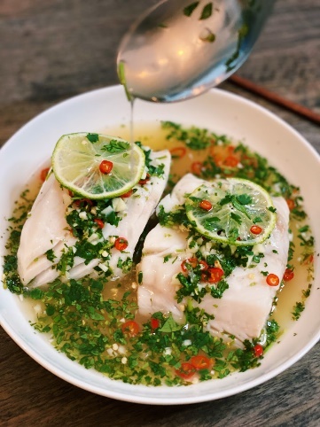 Thai steamed fish with lime and garlic
