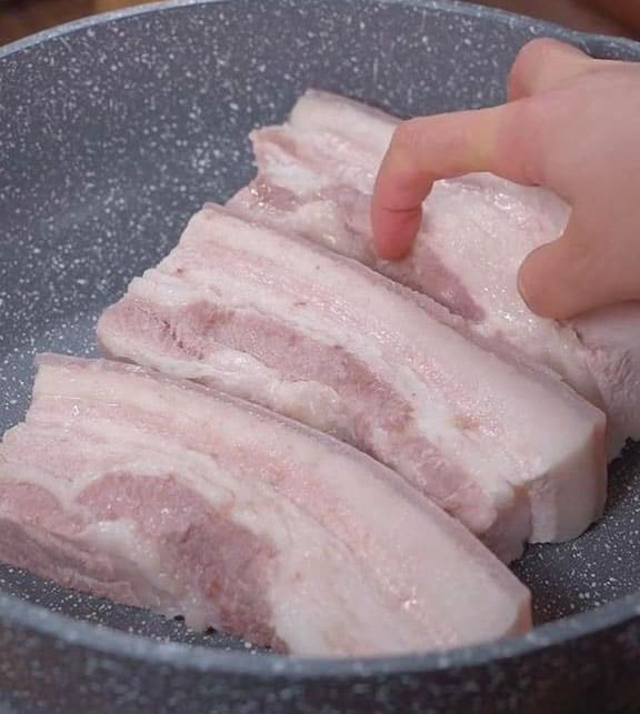 In the same non stick pan place the pre cooked pork belly