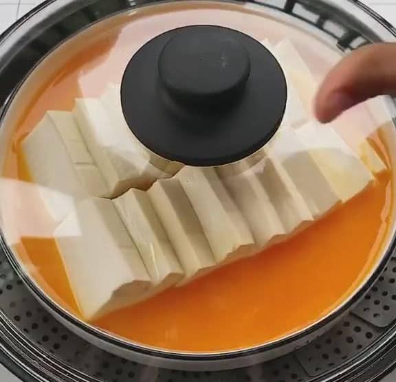 Steaming the Tofu with Egg
