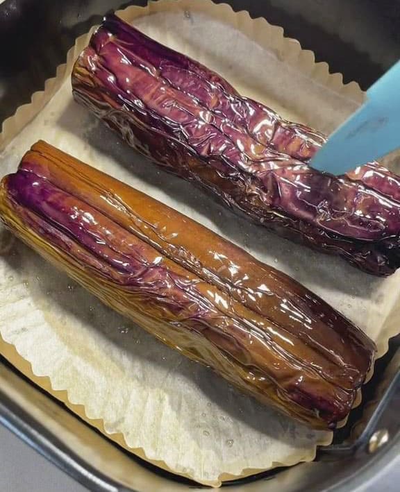 make a lengthwise cut in the middle of the eggplants