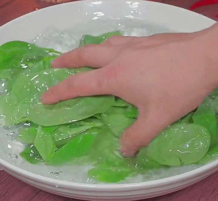soak the salted spinach in water